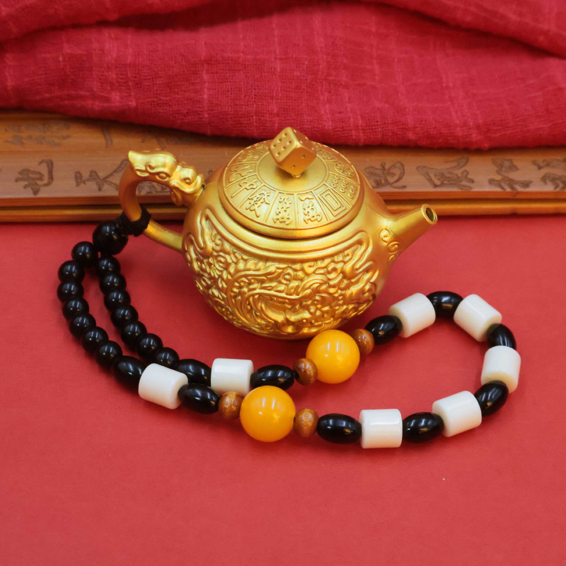 The relief dragon and phoenix turn the pot around the mini teapot immediately turn the Chinese hand handle piece to play mahjong crafts