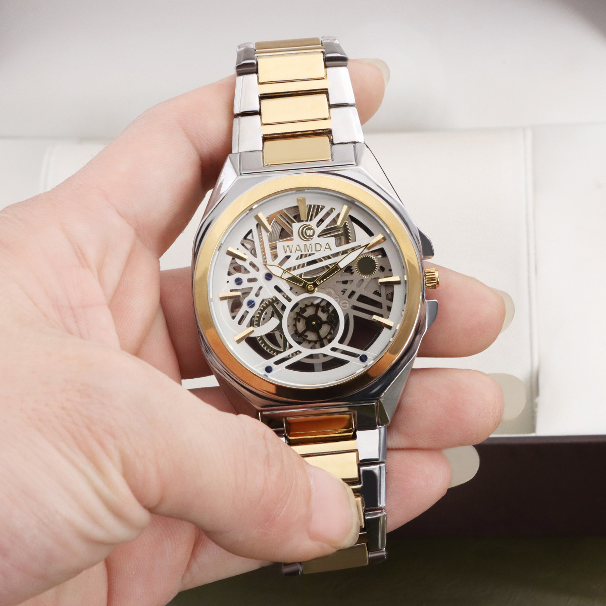 Модные мужские полые бизнес часы повседневные шутливые спортивные молодежные водонепроницаемые кварцевые часы оптом 6021