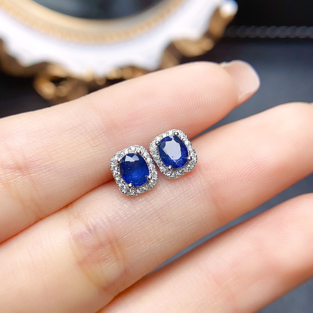 Factory wholesale explosions natural sapphire earrings S925 silver inlaid with the main stone 4*5 selling Europe and the United States a generation of hair