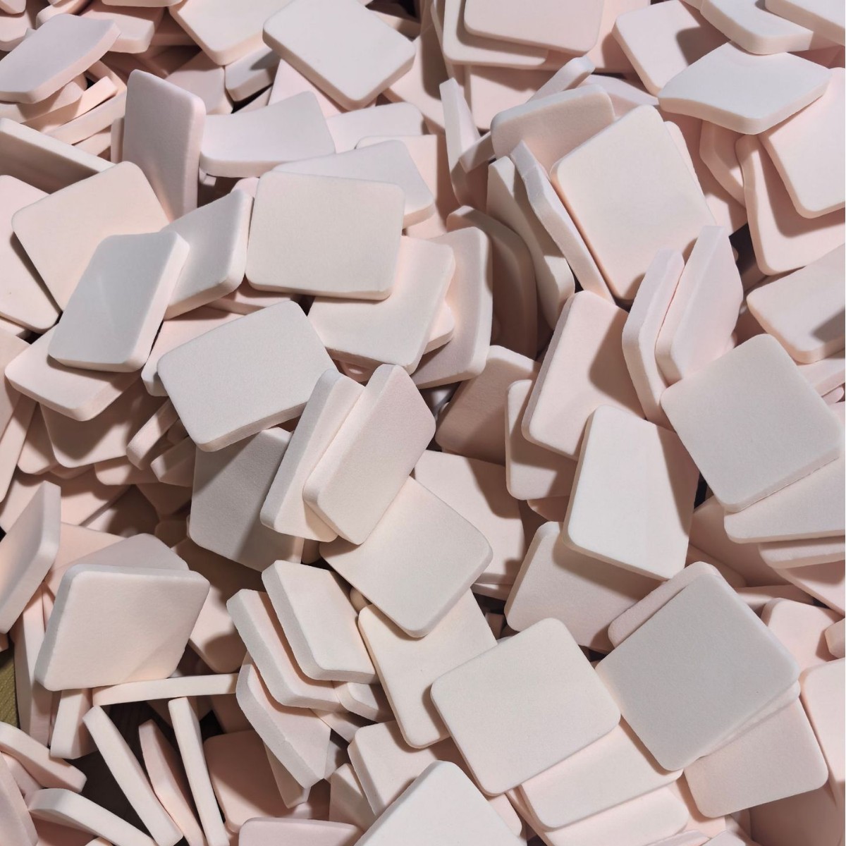 Hydrophilic Large Puff for Soaking, Dual-Use for Dry and Wet Applications, Square Polyurethane Wholesale Makeup Sponge for Setting Makeup