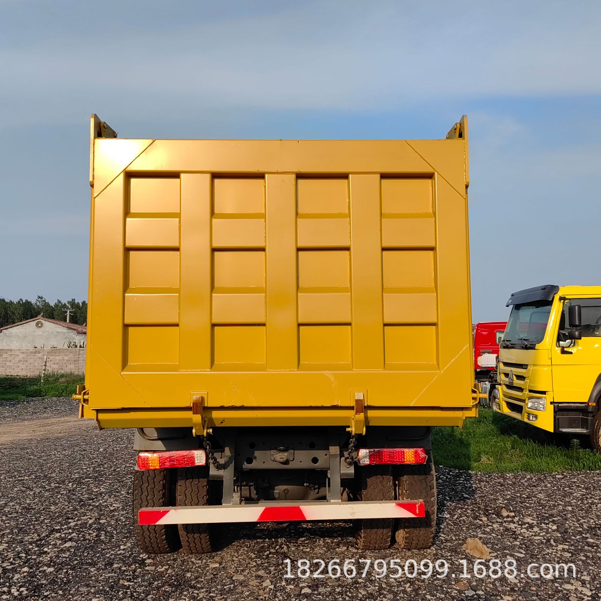 Cross-Border Supply of Howo 371/375 Dump Trucks from 4 Countries, Howo 8X4 Dump Trucks with 375 Horsepower