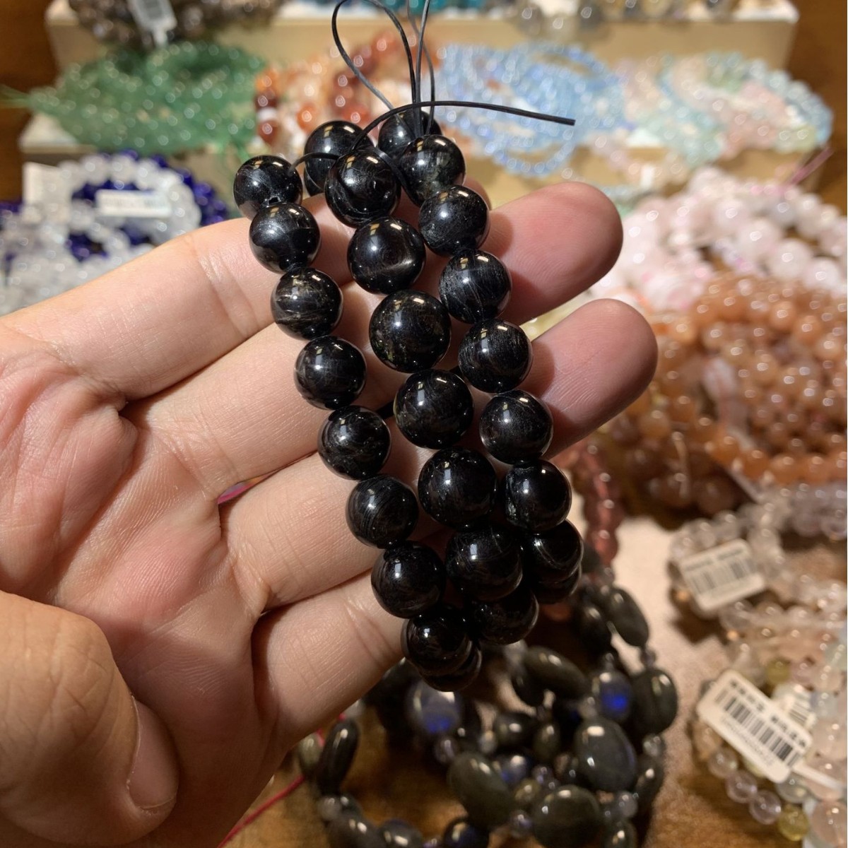 Natural Crystal Jewelry Phoenix Stone Black Backbone Grandmother Crystal Strawberry Crystal Rainbow Flower Watering Ghost Morganite Factory Batch