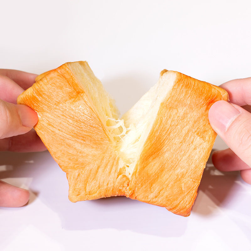 A 70 g/bag of raw wheat [raw toast hand-torn bread] snack