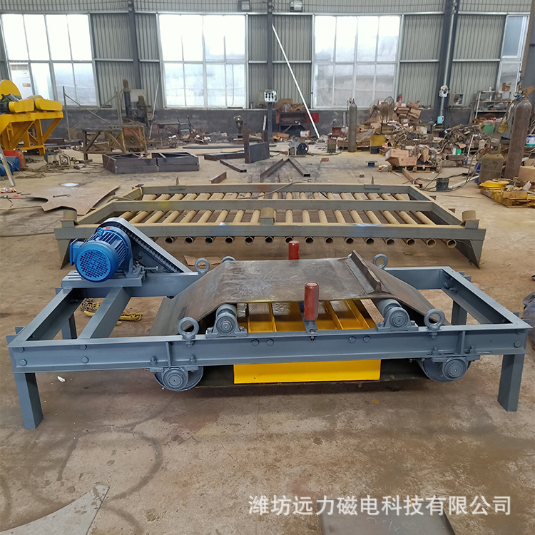 Permanent magnet self-unloading iron remover building crushing self-unloading iron remover magnetic roller iron remover conveyor belt iron remover