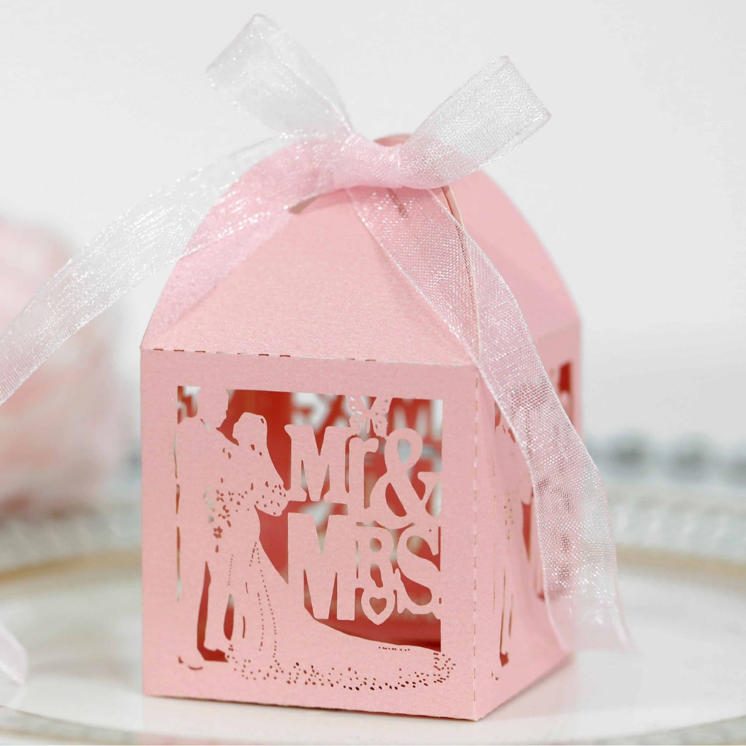 Laser Hollow Candy Box European Wedding Valentine Ribbon Box Chocolate Packaging Box Shenzhen Factory Wholesale