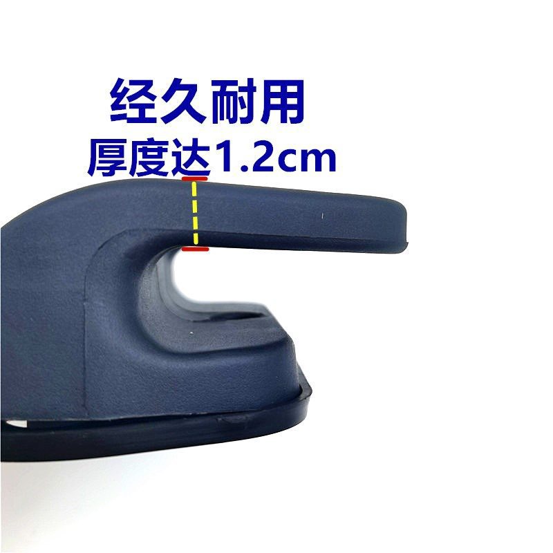 The Great Wall Is Equipped with a Pickup Truck Shuailing T68 with a Rear Cargo Box and a Guardrail Outside