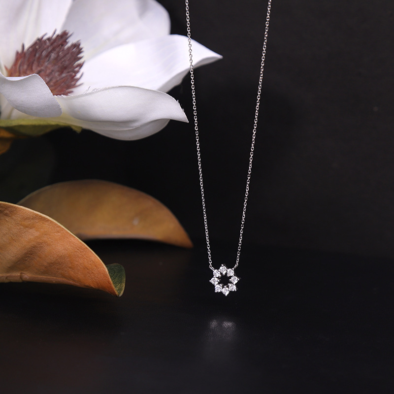 18K Gold Cultivated Diamond Niche Clavicle Artificial Diamond Gift Pendant Sunflower Synthetic Diamond Necklace Group Setting