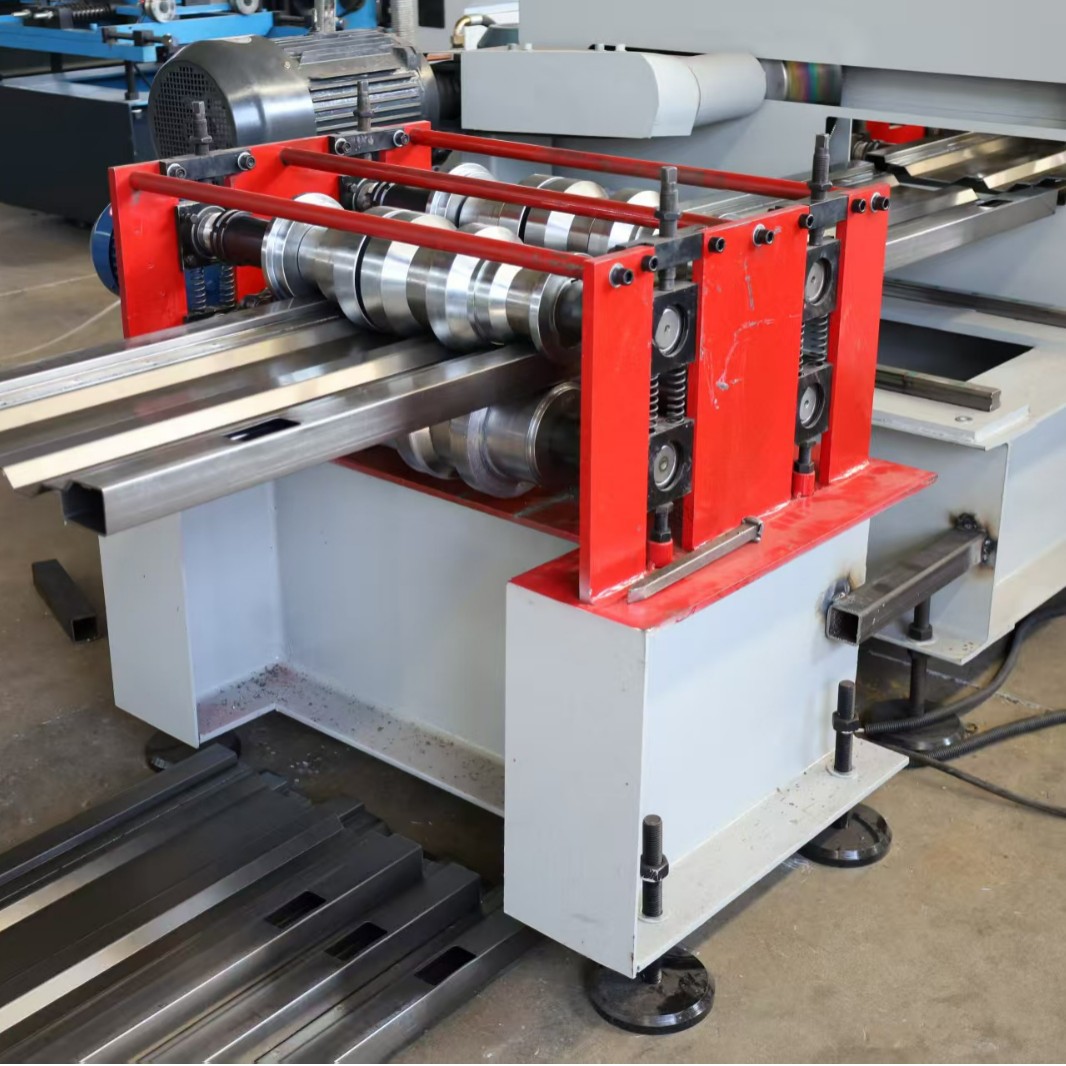 Horse groove plate equipment automobile forming machine iron plate tile press color steel plate tile press automobile plate forming machine