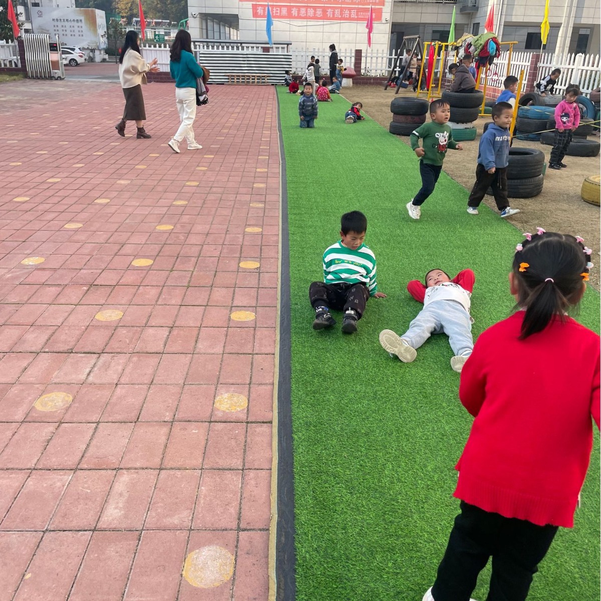 Artificial Turf Carpet Artificial Lawn Artificial Enclosures Fake Turf Floor Paving Wedding Roof Decoration Kindergarten Lawn