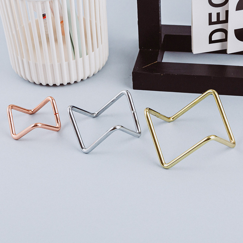 Source manufacturers metal stone jade display stand ore crystal stand stone cluster base ornaments