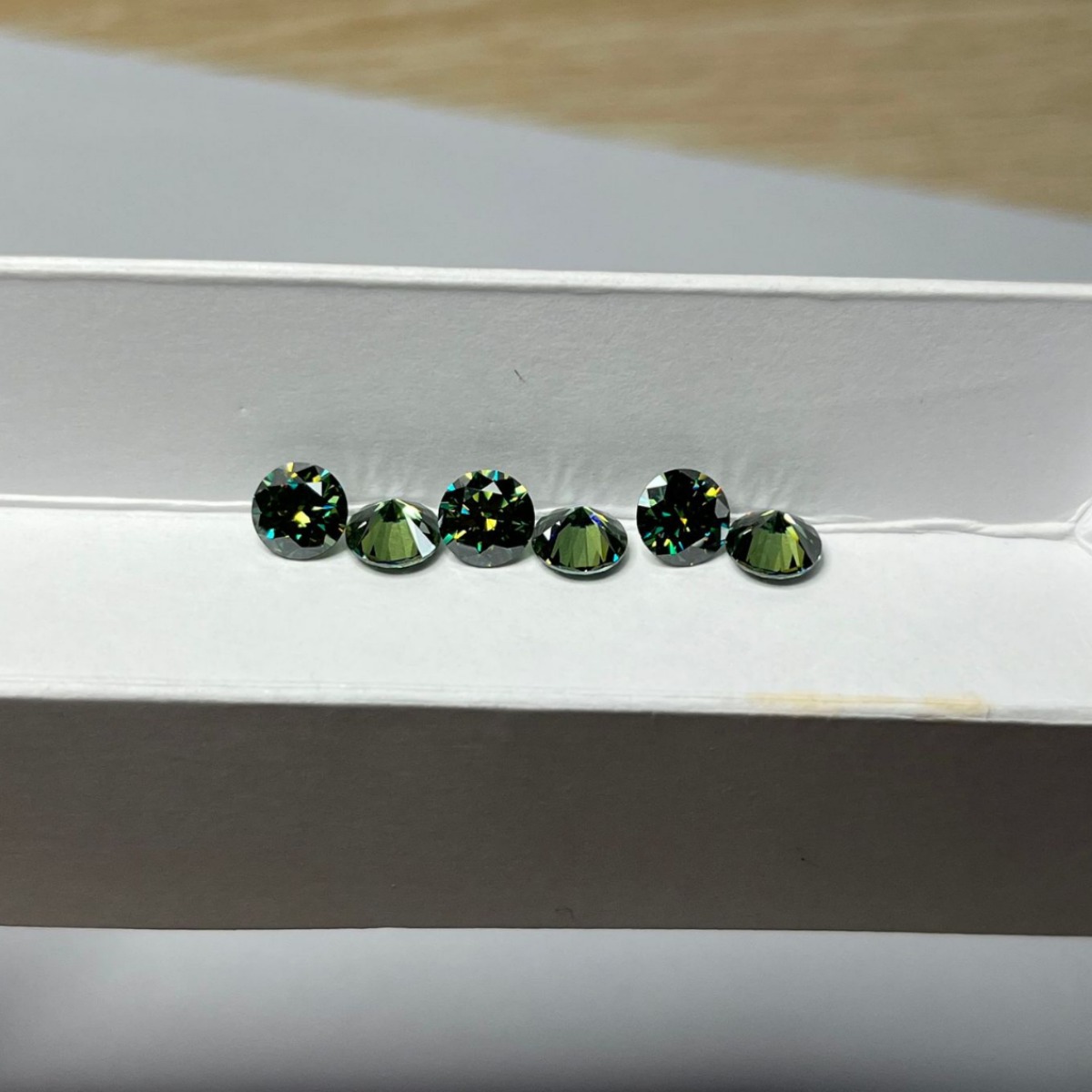 Mousan Factory Dark Green Moissanite Round Eight Heart and Eight Arrows Cutters Mousan Bare Stone VVS Clarity Gem Wholesale