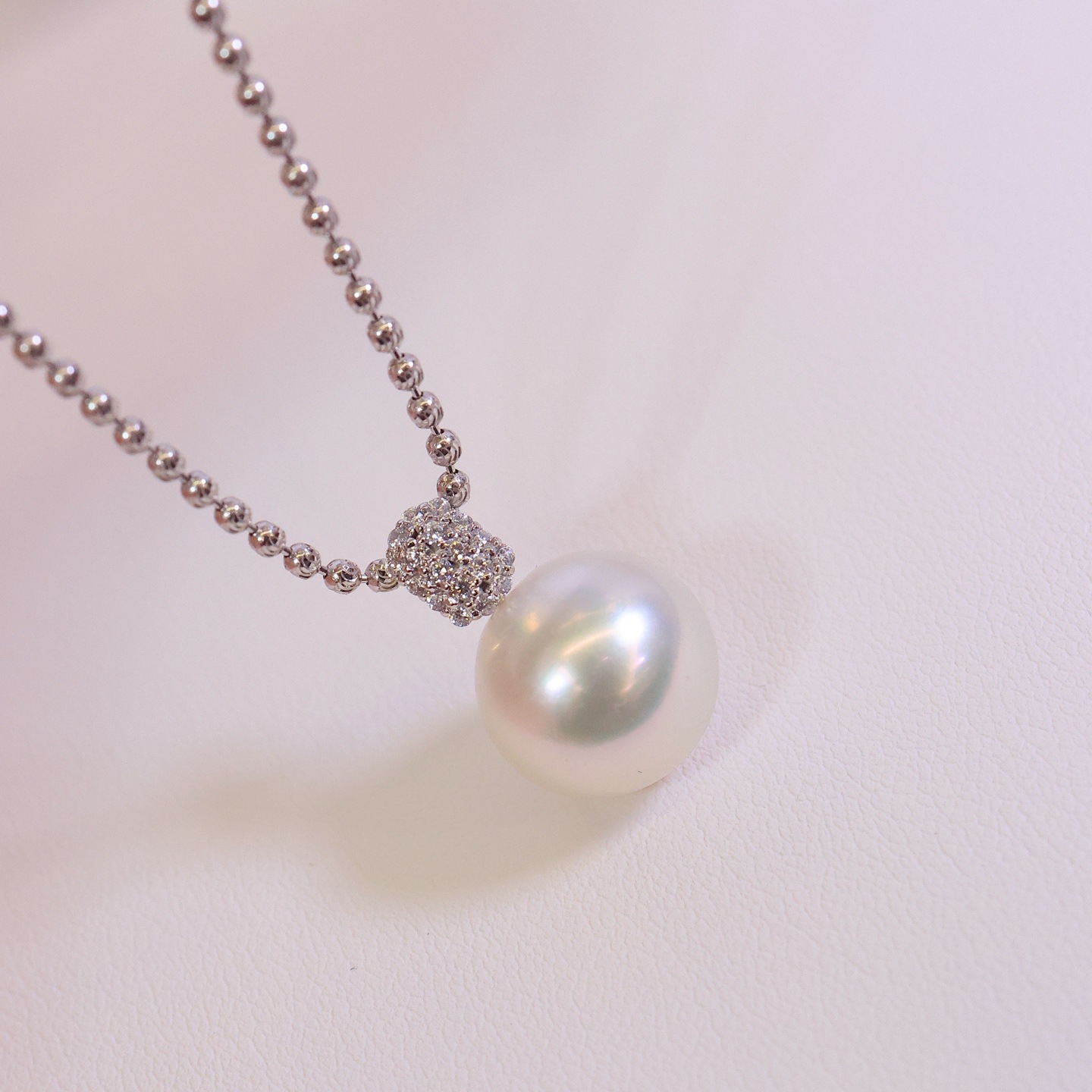 Platinum Pt900 Accessories Simple Pendant White Zirconia Pavé Picture with 12-13mm Beads Chain Not Included