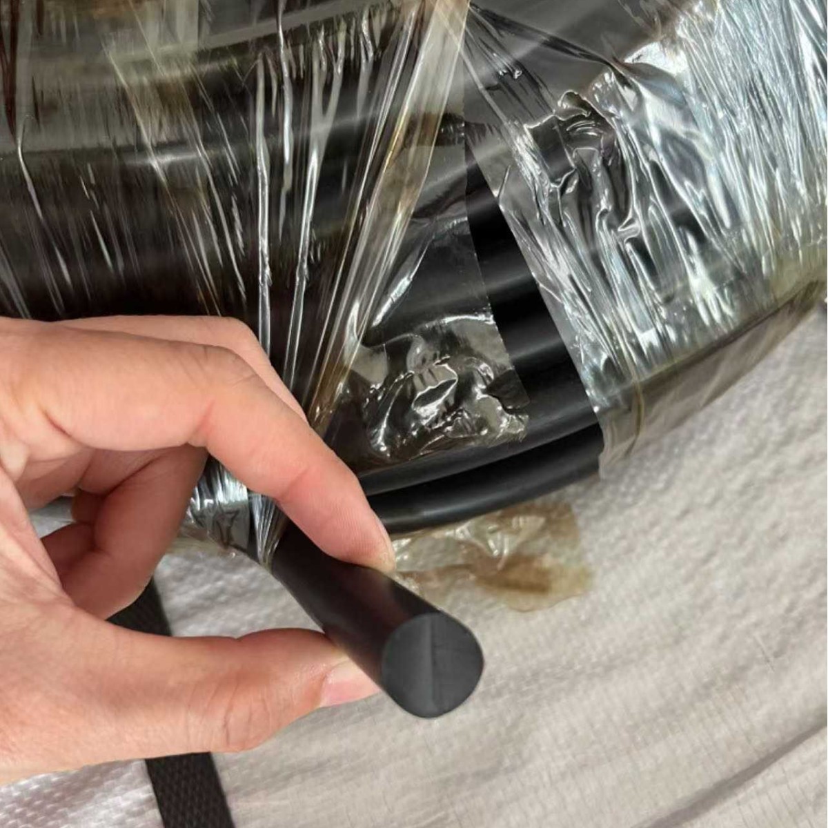 Nitrile Hollow Solid Rubber Rod Shock-Absorbing Rubber Rod Epdm Solid Round Bar O-Shaped Cylindrical High Elastic Rubber Rod