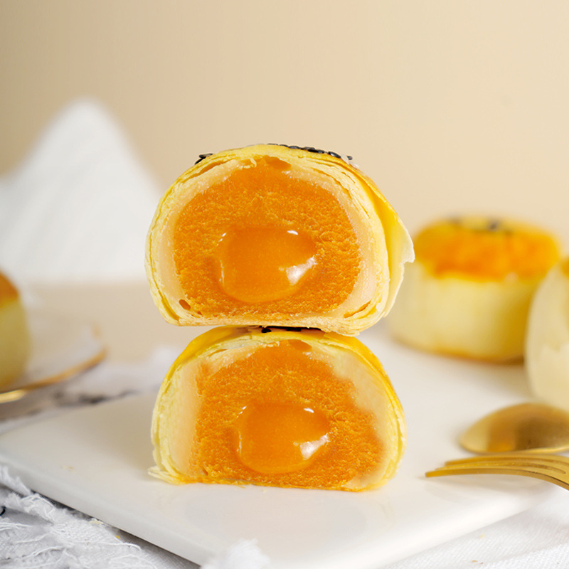 Explosive paste flow heart snow mei Niang egg yolk crisp net red leisure snacks traditional cakes breakfast appetizing food specialty wholesale