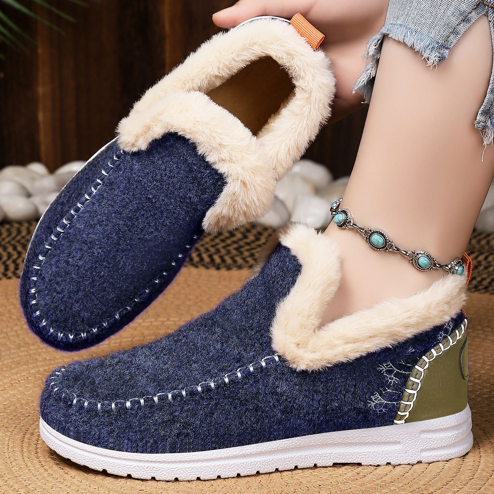 Winter Cotton Boots with Fleece Lining, Thickened Cotton Shoes for Cross-Border Trade, Women's Boots for Cold Protection and Warmth, Slip-On Fashion Short Snow Boots