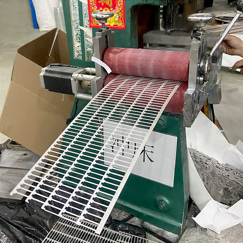 Customized Electrical Heating and Heat-Insulating High-Temperature Mica Sheets Microwave Oven Insulating Mica Gaskets Golden Mica Plate Processing