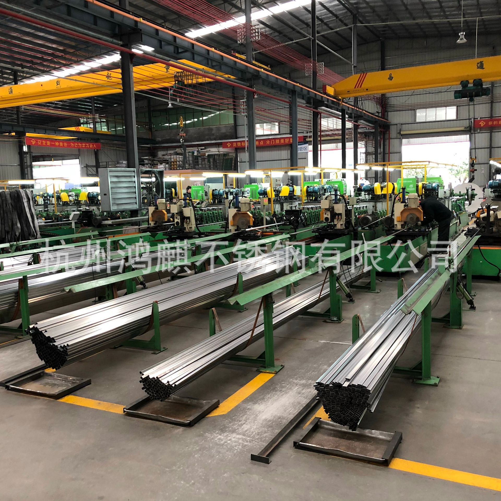 Wholesale Stainless Steel Square Tube 304 Factory Manufacturing Glossy Architectural Decoration Stainless Steel Square Tube Complete Specifications