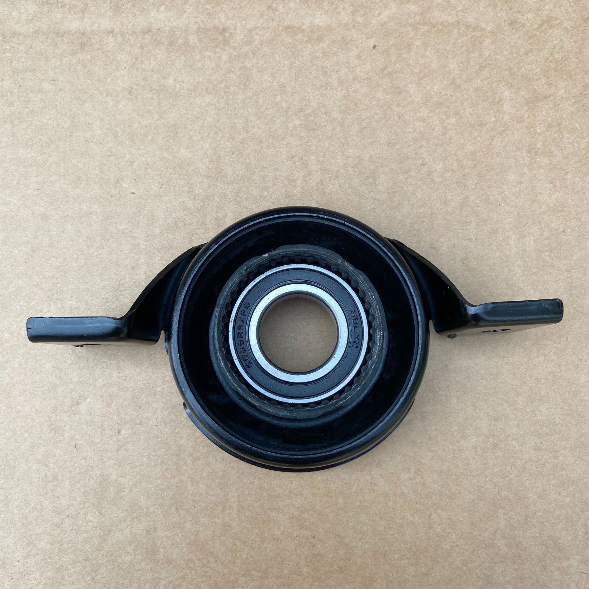 Drive shaft support hanger 52853646AE suitable for Jeep dachekino 3.6L