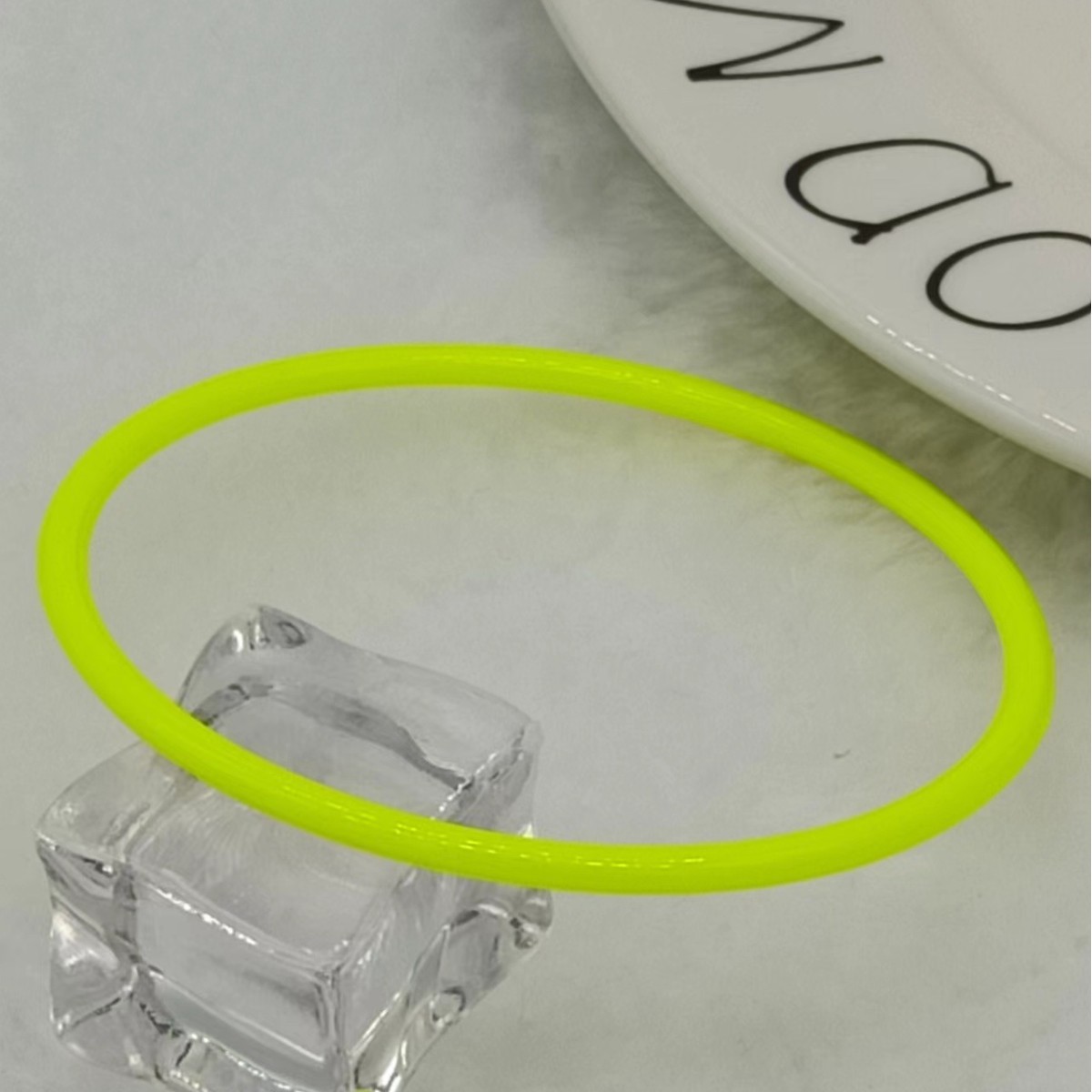 Plastic acrylic bracelet 0.5 bracelet hand ring fluorescent color foreign trade cross-border festival exaggerated classic fashion factory