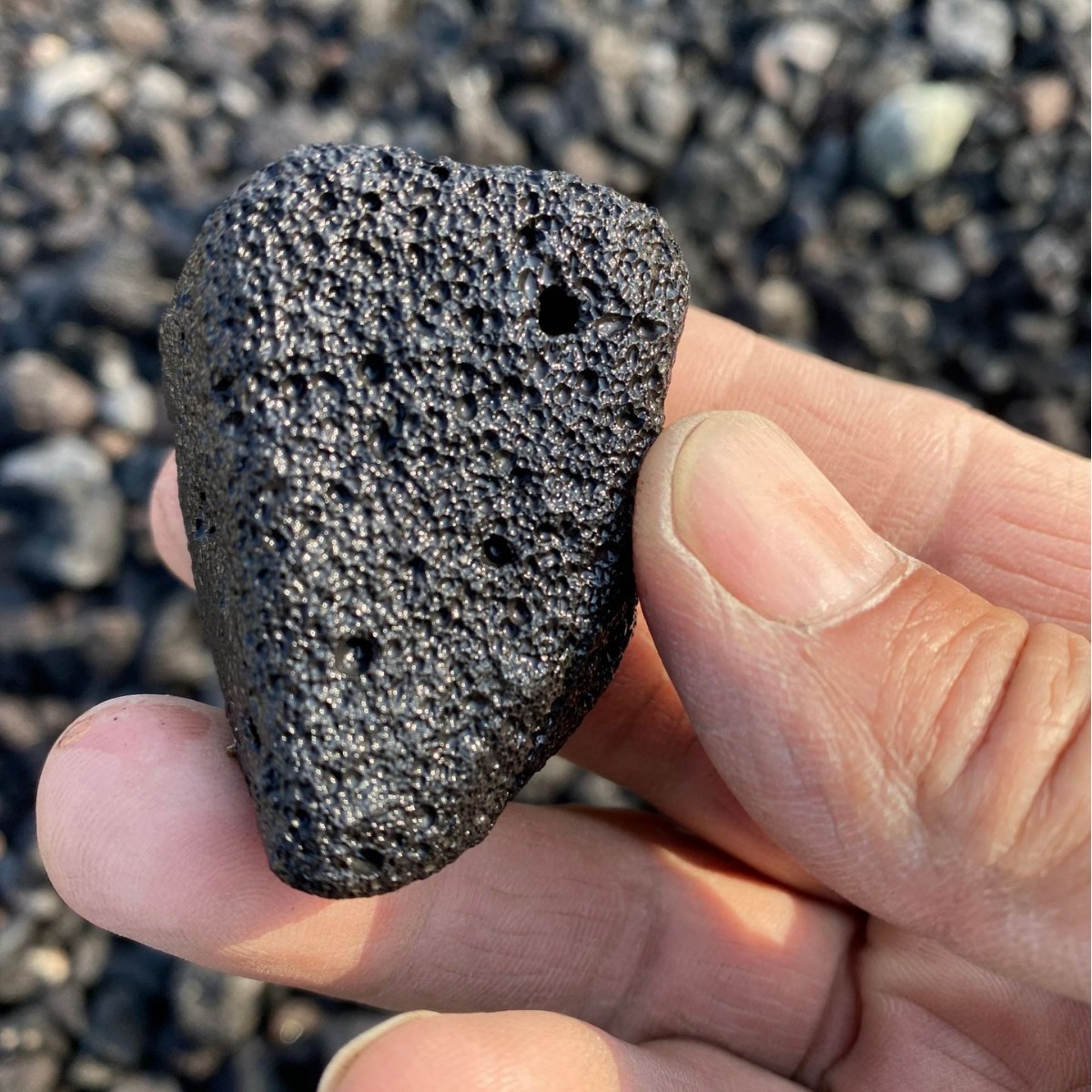 Volcanic Rock Aquarium Substrate for Planting Aquatic Plants, Filter Stones, Aquarium Surface, Traditional Method for Raising Fish and Turtles, Rounded Volcanic Mineral Stones