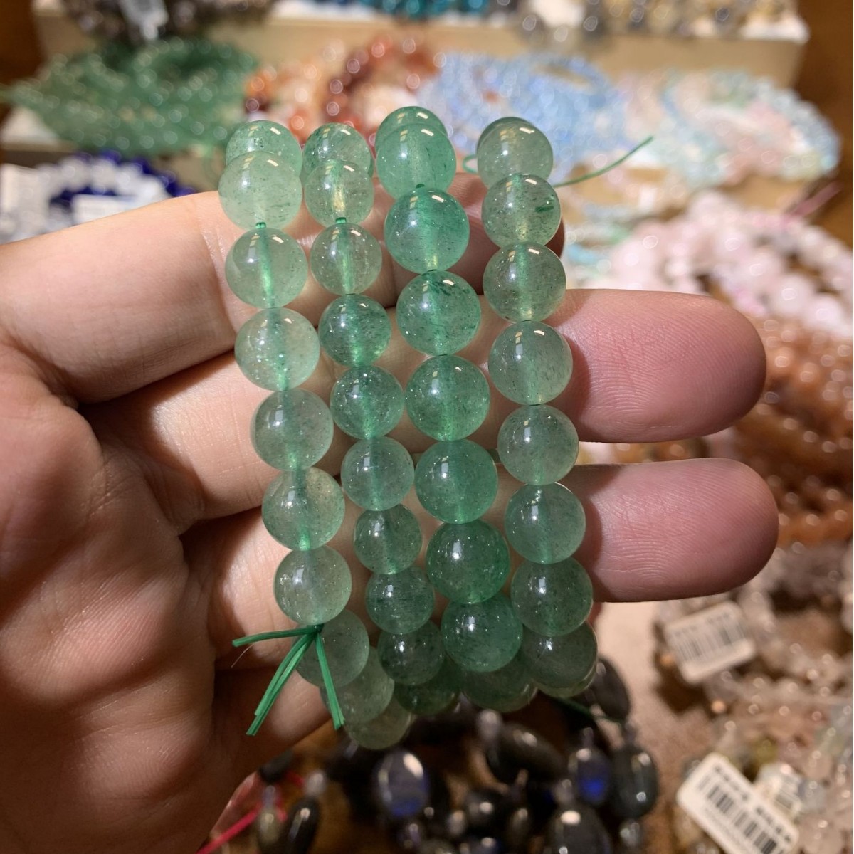 Natural Crystal Jewelry Phoenix Stone Black Backbone Grandmother Crystal Strawberry Crystal Rainbow Flower Watering Ghost Morganite Factory Batch