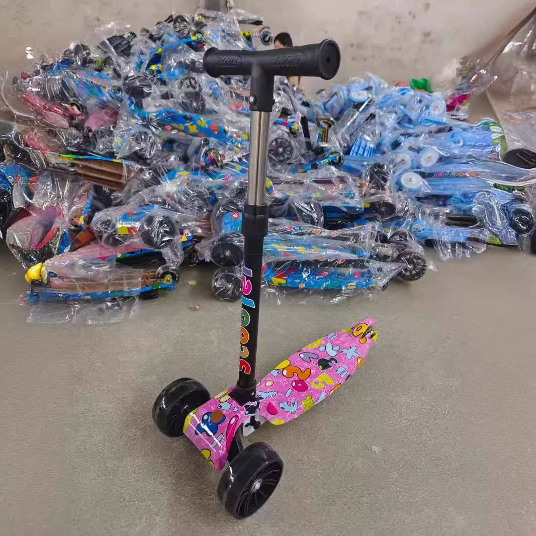 Graffiti children's scooter folding four-wheel flash sliding three-speed adjustment Hummer wheel one-key folding scooter