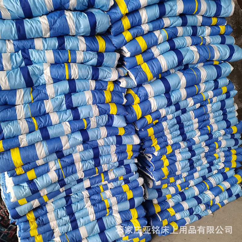 Wholesale of Engineering Quilts for Labor Dormitories, Single-Person Cotton Quilts, Construction Site Bedding, Warm and Thickened Cotton Quilts