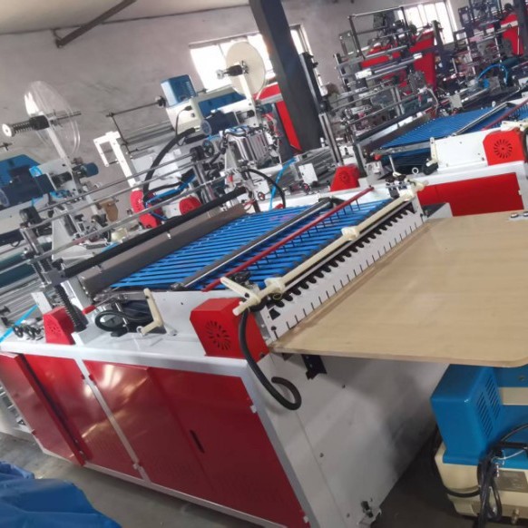 Стабильная машина для производства пакетов с боковой герметизацией, машина для производства пластиковых пакетов специальной формы и изогнутых пакетов