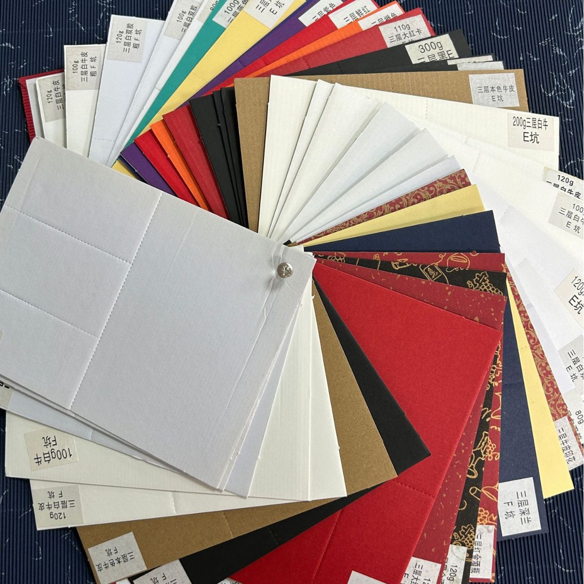 Manufacturers straight out 80-120g white three-layer white double glue F-pit cosmetic box lined tea box corrugated paper wholesale