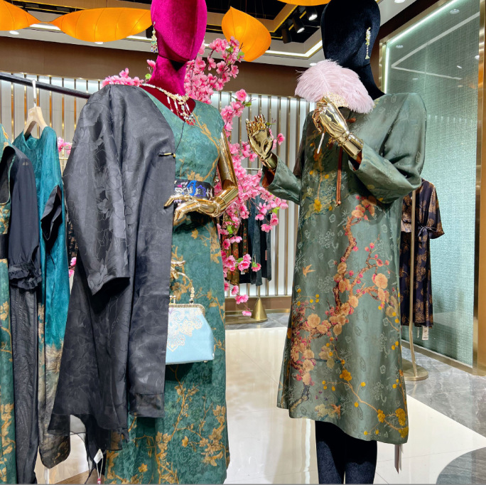 High-Quality Domestic Brand Women's Clothing from Mall Closures, Luxury Brand Surplus, Cut-Label Items, Live Streaming, and Physical Supply Chain