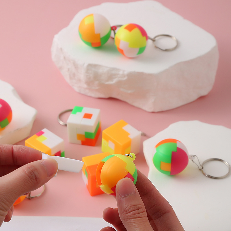 Children's puzzle creative mosaic toy plastic hole lock key chain Rubik's cube Luban lock with key chain suit