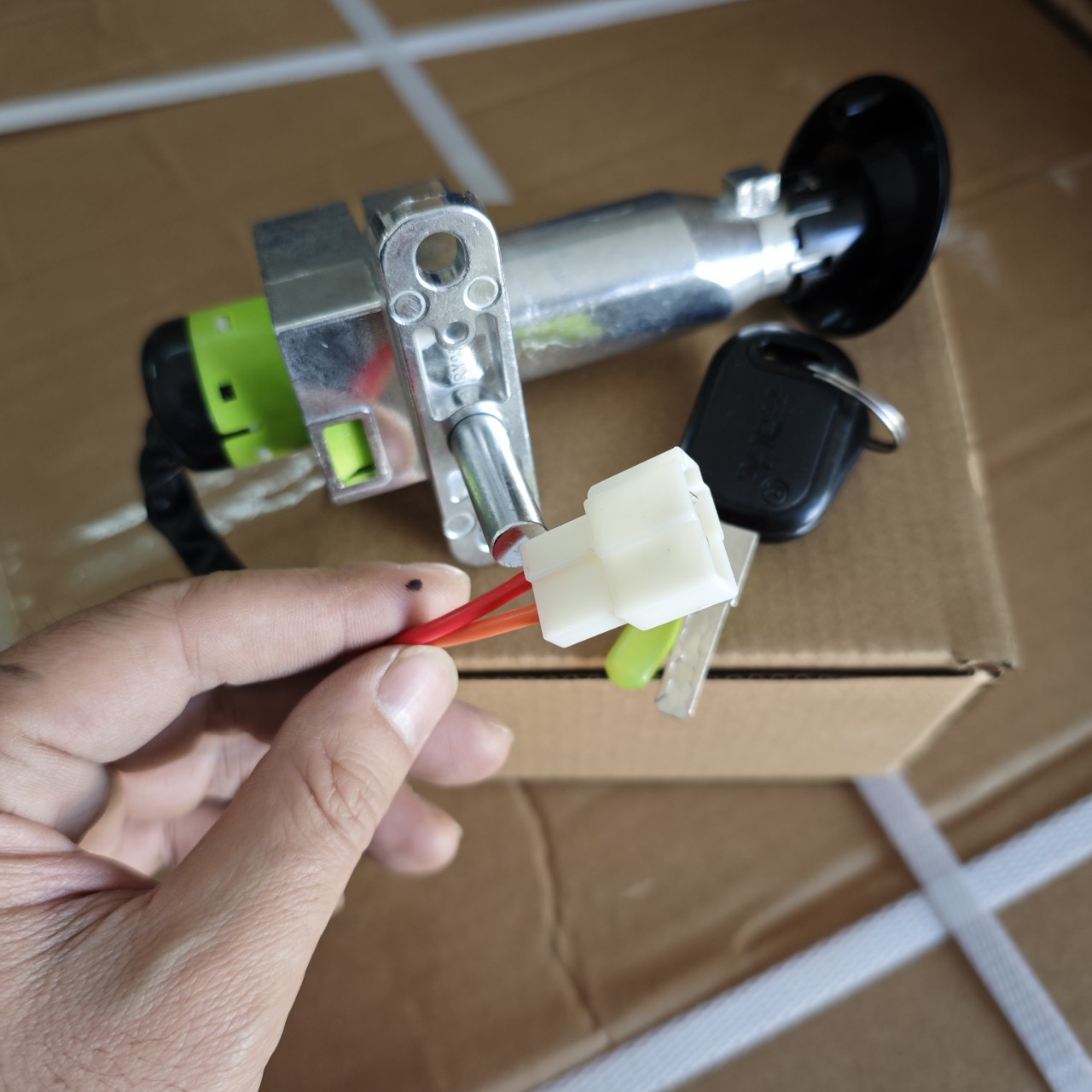 Suitable for calf N1Snqi electric car battery car electric door lock set lock dragon head lock switch cushion lock key