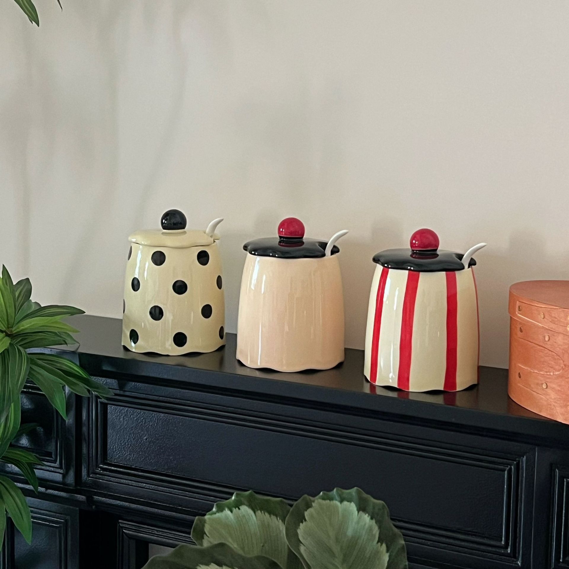 New Polka Dot Striped Color-Blocking Lard Oil Jar for Home Use, High-Temperature Resistant Striped Jar with Spoon, Kitchen Chili Ceramic Jar