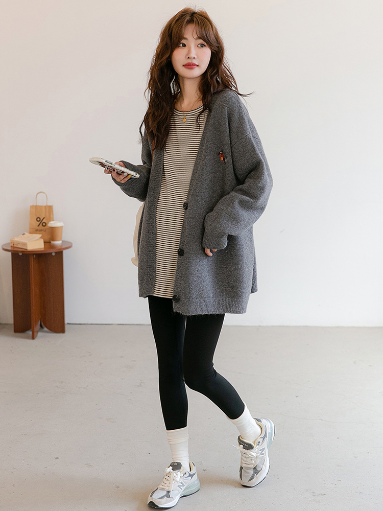 Autumn and Winter Pregnant Women's Fashion Korean Style Pregnant Women's Big Cardigan Coat Embroidered Pony Pregnant Women's Sweater Long Sleeve Coat Mid-length