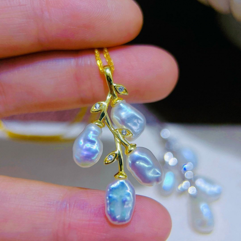 The New and Updated Ins-Style Branch Pendant Is Full of Vitality and Rebirth, and Contains a Vitality and Energy