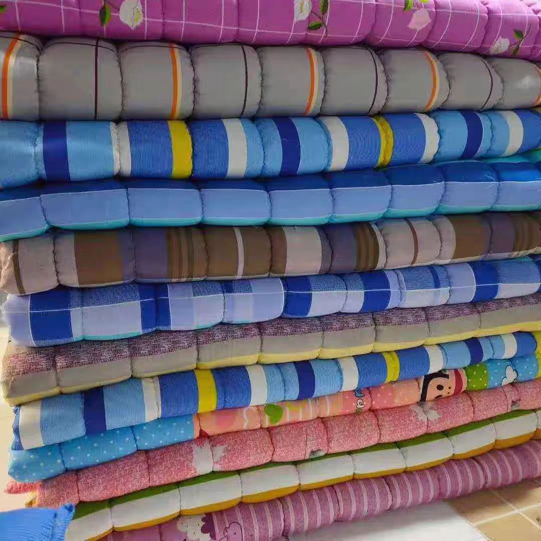 Wholesale of Engineering Quilts for Labor Dormitories, Single-Person Cotton Quilts, Construction Site Bedding, Warm and Thickened Cotton Quilts