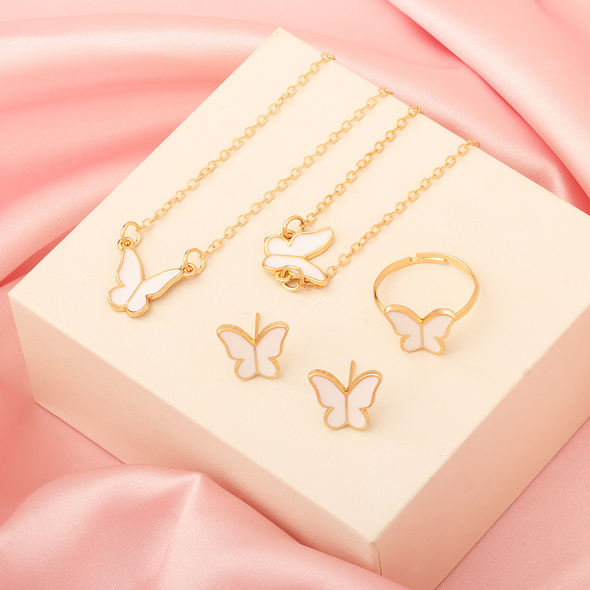White Butterfly Drop Glaze Necklace, Exquisite, Simple and Versatile, Niche Fashion, High-End Clavicle Chain, Elegant Necklace Set