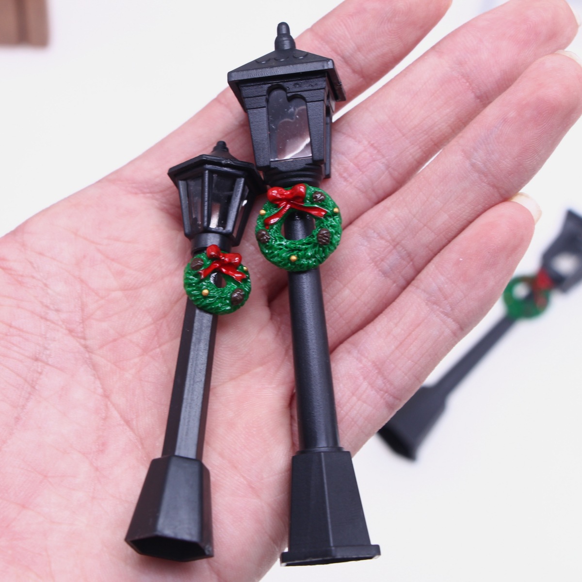 Doll House Christmas Gate Mini Simulation Garland Street Light BJD Micro Landscape Scene Props Decorative Model Accessories