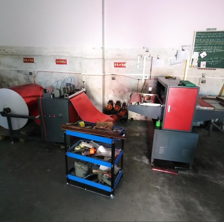 [Передача оригами машина. Машина для складывания органов. Непрерывная машина для складывания органов. Машина для оригами бумажного веера