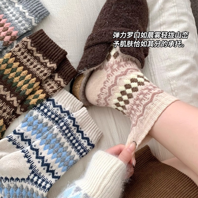 Fair Isle Wool Socks Autumn and Winter Pure Cotton Beige Mid-Calf Socks Thickeneded Warm Cashmere Stockings with Birkenstocks
