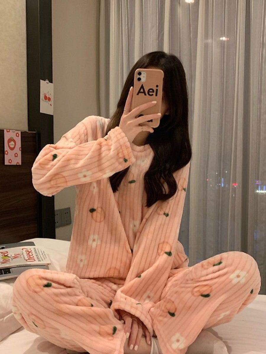 Pajamas women's autumn and winter fleece-lined thickened coral fleece warm bottoming suit student bottoming warm home wear can be worn outside