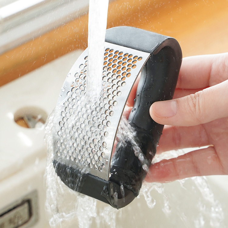 Manual Curved Stainless Steel Garlic Press Multi-Functional Garlic Press Garlic Masher Kitchen Tool Creative Ginger Garlic Press