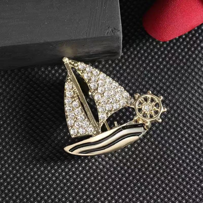 Small Sailboat Brooch, High-End Niche, High-End Men's and Women's Elegant, Smooth Sailing Pin, Anti-Exposure Buckle, Corsage Accessories