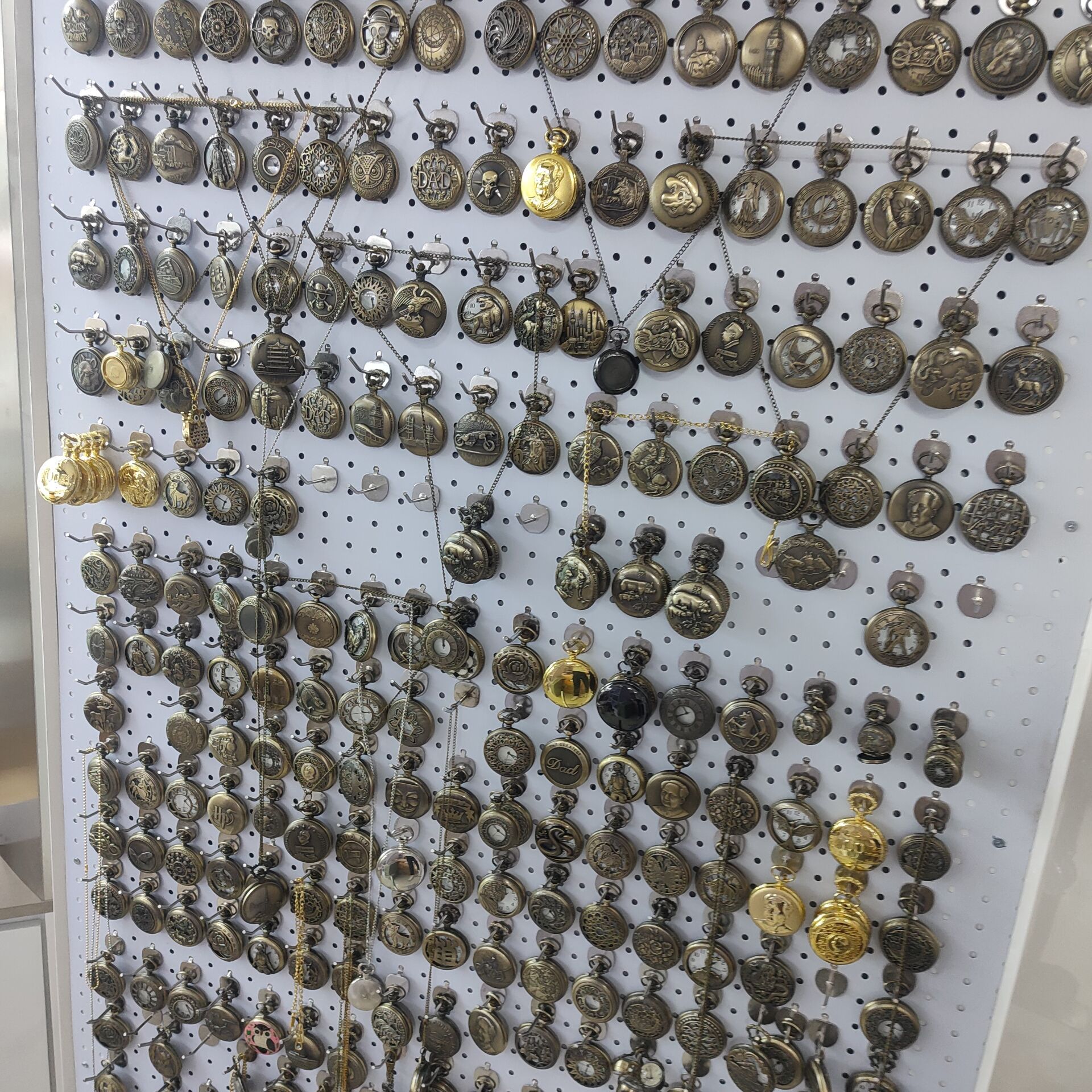 Romantic British retro classic pattern pocket watch Roman numerals antique pocket watch tuo watch high quality wholesale