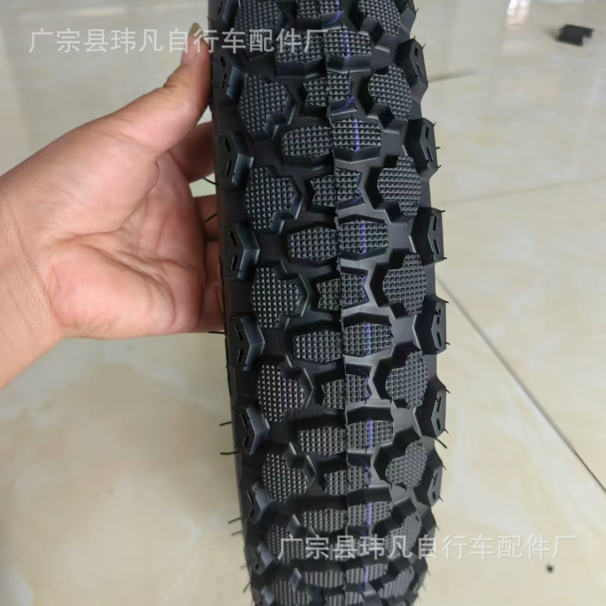 Шина 3.00-12 бескамерная зимняя 16*3.0 бескамерная внешняя шина 80/100-12