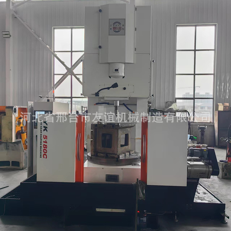 Полностью автоматический станок для вставки зубьев Yk5180C, мощный станок для обработки цилиндрических шестерен с косыми зубьями