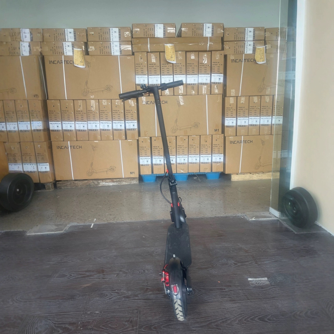 Factory direct supply of a generation of 36V350W foldable electric scooter 8.5 inch short-range scooter