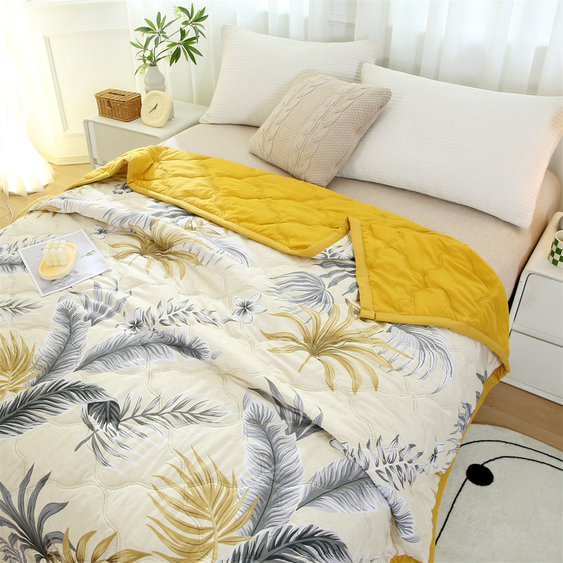 Factory wholesale air conditioning quilt gift box opening activities jewelry gift summer quilt thin quilt wash cotton summer cool quilt