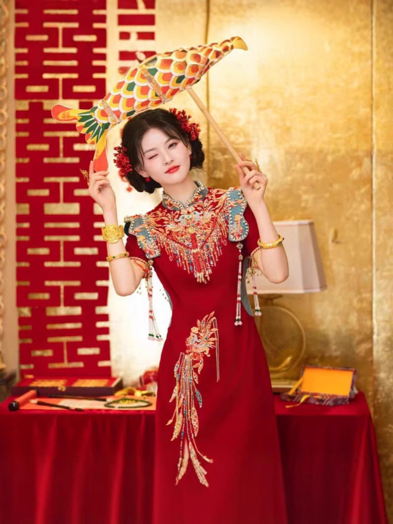 Split Backless Cheongsam Spring and Summer 2025 New Engagement Cheongsam Chinese Wedding Dress Toast Dress Morning Dress Photo Dress