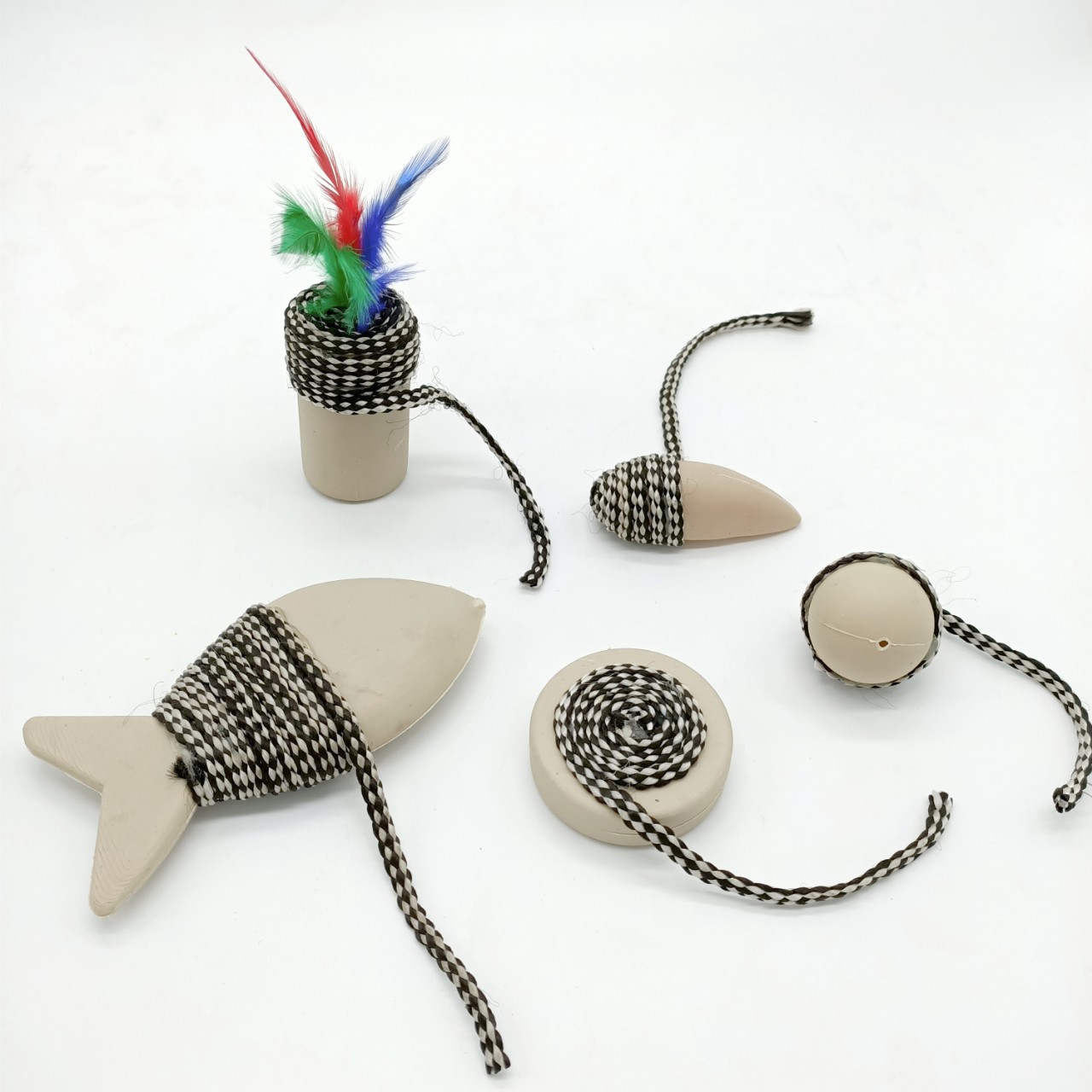 Pet Toy Sisal Core Small Fish Carrot Mouse Inner Tube Plastic Ball Hollow Plastic Accessories Wholesale Selection